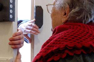 "Mi scappa la pipì": e il ladro svuota casa