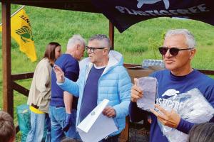 Piccolo esercito a pulire le riviere