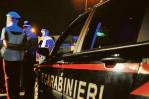 Si getta di lato per non essere travolto