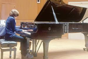 Un giovane talento della tastiera