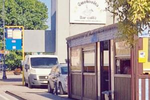 Ubriaco semina panico al bar