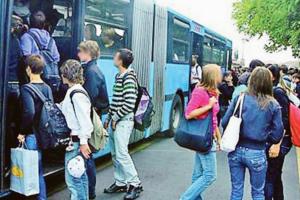 “Bus sovraffollati, non ci stiamo”