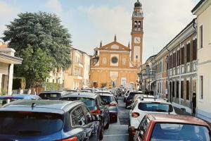 Tutti a benedire la macchina!