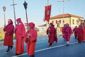 Corteo e tuffo nel Medioevo
