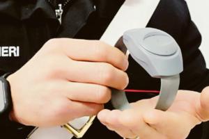 Prima il braccialetto, poi l'assoluzione