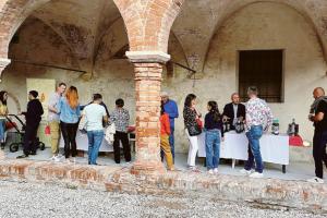 “Calici”, il bicchiere è pieno