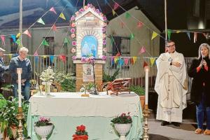 In processione per il quartiere