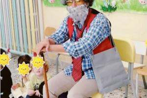 Nonno Nino incanta i bimbi