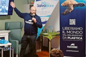 Plastic Free dialoga con anziani e bimbi