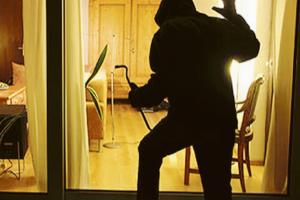 I ladri non fanno festa, colpi a raffica