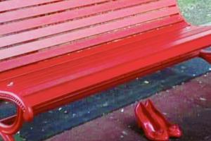 Una panchina per dire “basta”