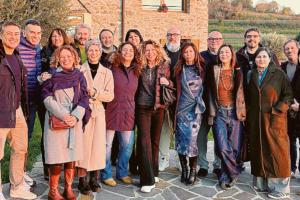 Pranzo, aneddoti e ricordi fra gli amici della quinta c