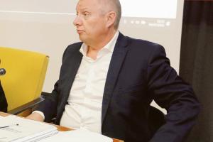 Il presidente lascia la carica