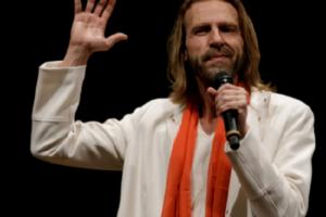 Questa sera al Sociale le hit di Franco Battiato