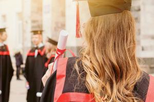 I laureati sono pochi e se ne vanno