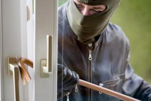 Ladri in casa: tutto buttato all’aria