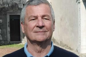 “Frena il camper, pioppo in crisi”