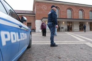 Stuprata da due mostri, la donna è morta