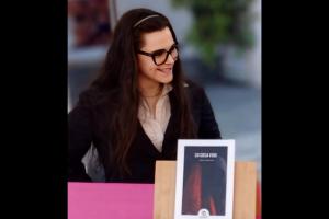 Jlenia presenta il suo romanzo