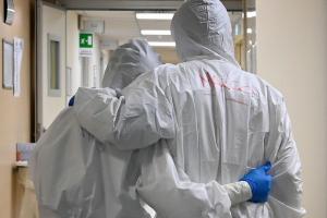 Bandiere a mezz’asta per il Covid