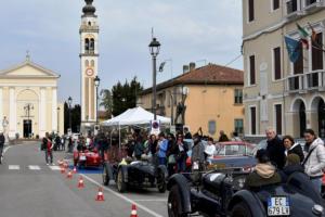 “Valli e nebbie” infiamma il centro del paese