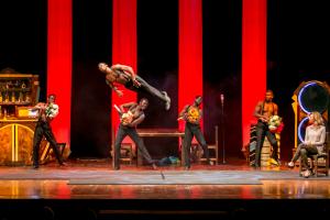 Acrobazie e gag stile Blues Brothers