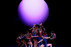 Un caleidoscopio di corpo e musica