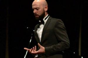 La grande musica sale sul palco