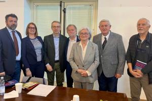 Bindi in difesa del sistema sanitario