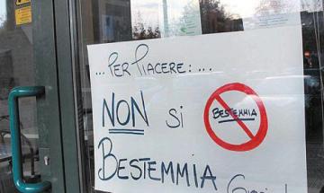 Maxi multa per chi bestemmia in strada