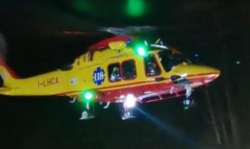 Incidente nella notte grave un motociclista