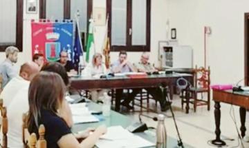 I fanghi infiammano il consiglio