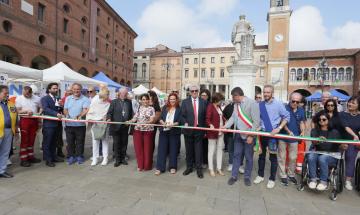 La Festa dei volontari colora le piazze di Rovigo