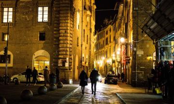 Rovigo dopo il tramonto: come la vita notturna si fonde con la cultura digitale