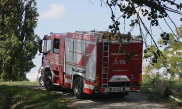 Cade in Adige, salvato dai pompieri