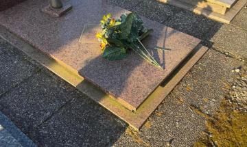 Vasi e grondaie, un'altra razz&igrave;a in cimitero