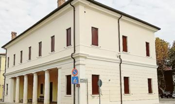 In paese, due strutture si rifanno il look
