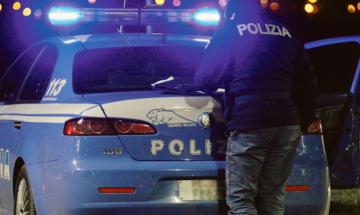 Genitori picchiati davanti al figlio