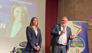 Valeria Mantovan apre la campagna elettorale e fa il pienone