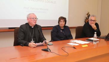 "Dobbiamo guardare ai poveri"