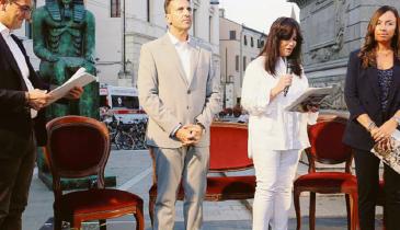 Il teatro Sociale scende in piazza