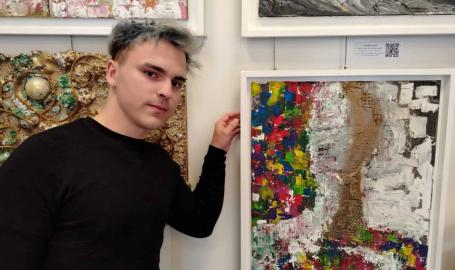 Quadri e libro per rinascere