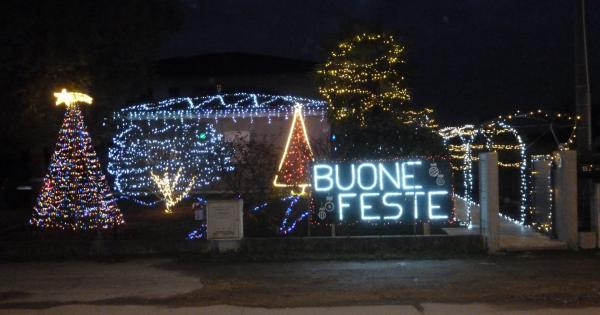 Casa Delle Luci Di Natale Casa delle luci di Natale: un’idea che scalda il cuore - Foto 1 di 7
