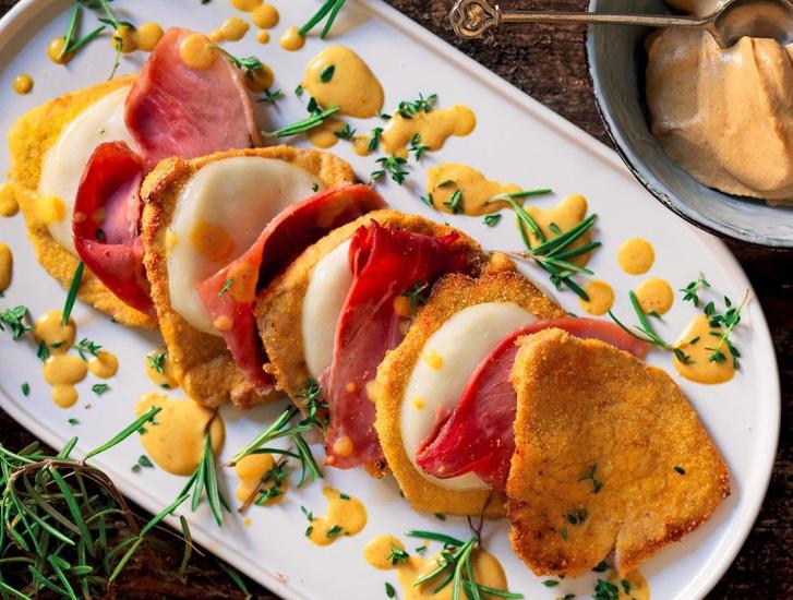 Scaloppine con prosciutto e formaggio