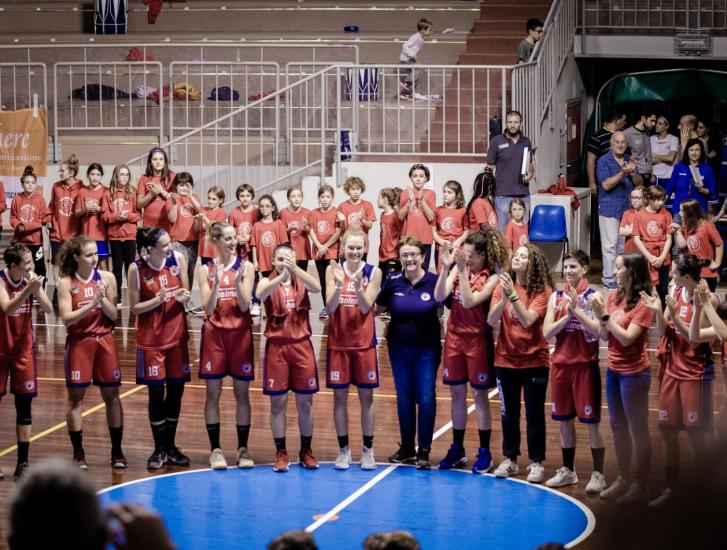 Dieci anni di palla a spicchi rossobl&ugrave; 