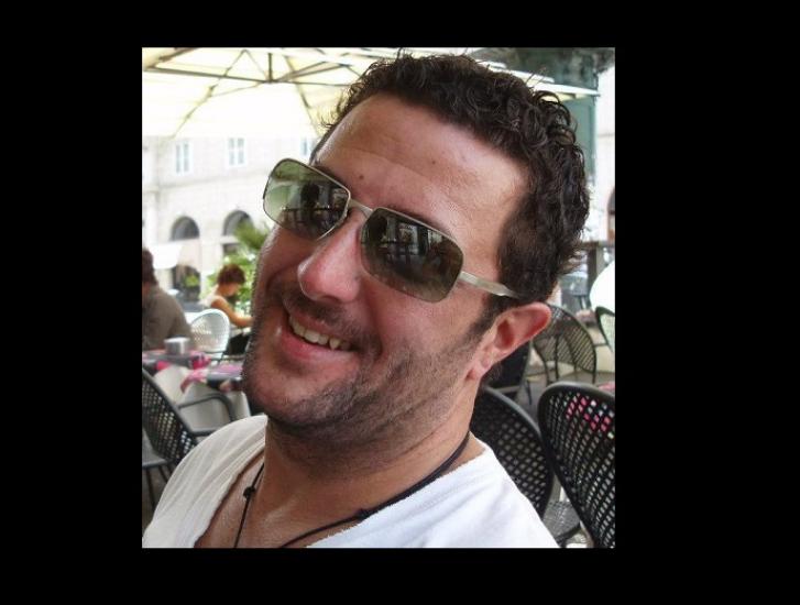 Muore al lavoro a 45 anni, colleghi sconvolti