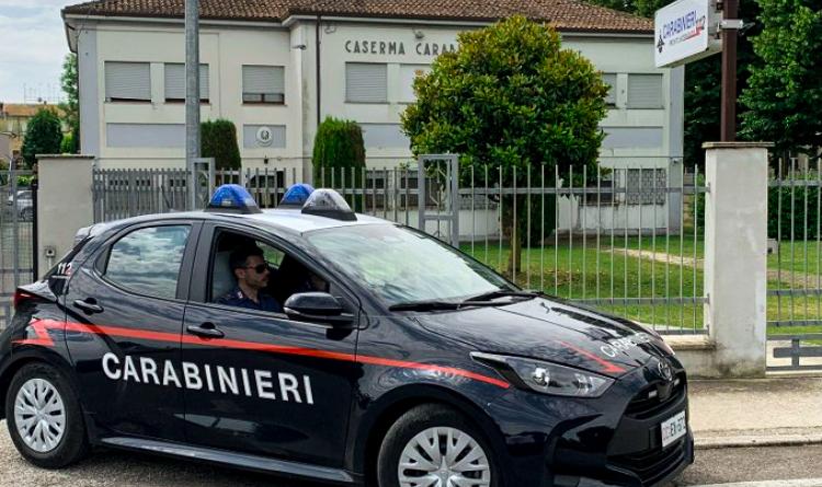 Furto e super prelievo: 19enne nei guai