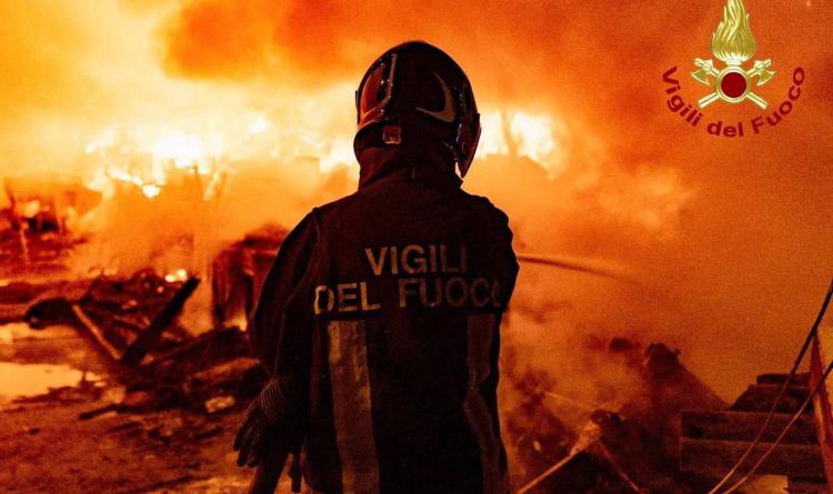 Intossicata per salvare i gatti che muoiono nell'incendio