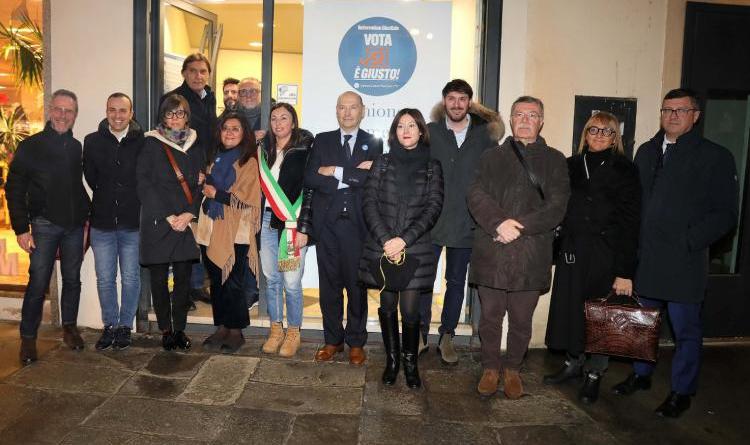 Con la fascia tricolore all&rsquo;inaugurazione della sede del &ldquo;s&igrave;&rdquo;