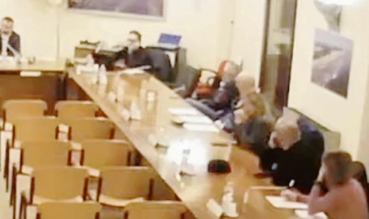 &ldquo;Debito, solo 100 euro a testa&rdquo;